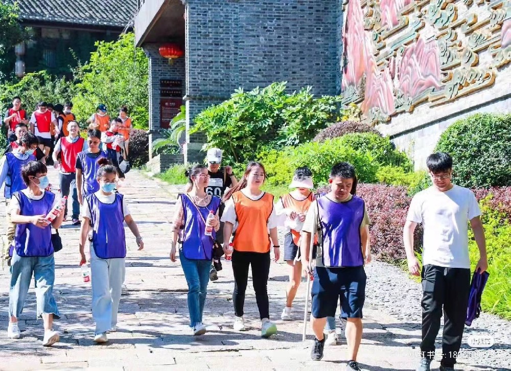 數(shù)字化轉(zhuǎn)型下的團(tuán)建變革：線上線下融合增強(qiáng)團(tuán)隊(duì)凝聚力